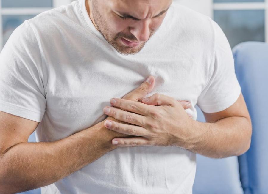 Почему возникает боль в грудном отделе позвоночника и как это лечить